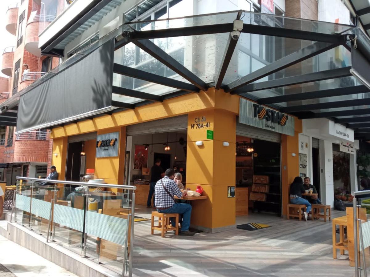 Acogedor Apartaestudio Ubicado En Laureles Apartment Medellin Luaran gambar