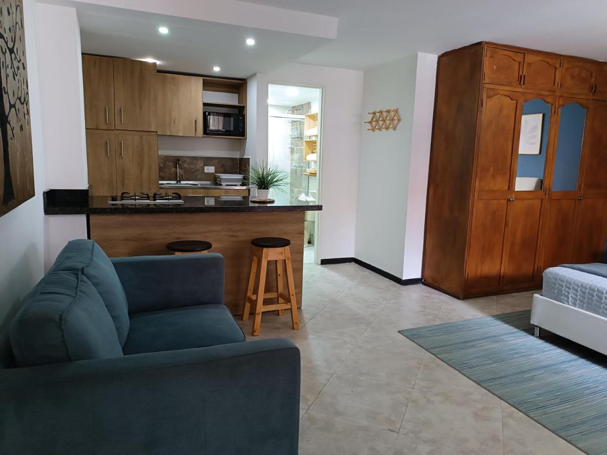 Acogedor Apartaestudio Ubicado En Laureles Apartment Medellin Luaran gambar