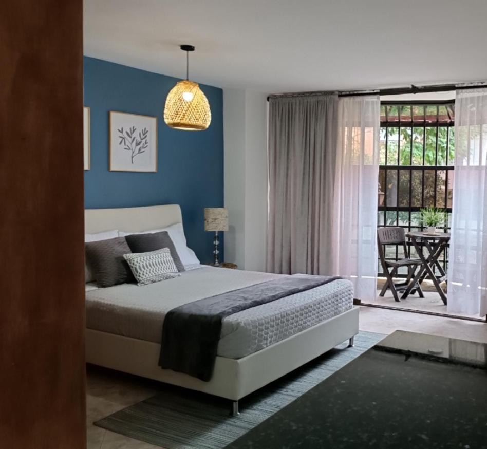 Acogedor Apartaestudio Ubicado En Laureles Apartment Medellin Luaran gambar